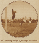 873005 Afbeelding van een spelmoment uit de voetbalpromotiewedstrijd van de Velox-reserves (Utrecht) tegen de ...